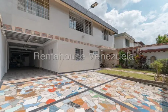 Hermosa Casa Actualizada En Calle Cerrada Con Vigilancia  El Marques  Nb 5-22245