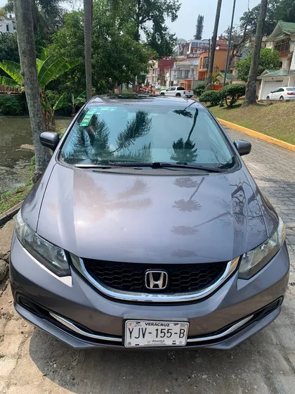 Honda Civic 1.8 Ex Sedan L4 . At
