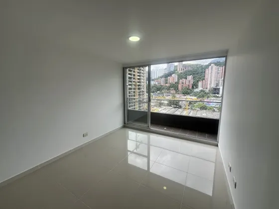  Apartamento En Arriendo Ubicado En El Poblado Sector Ciudad Del Rio  (27555).