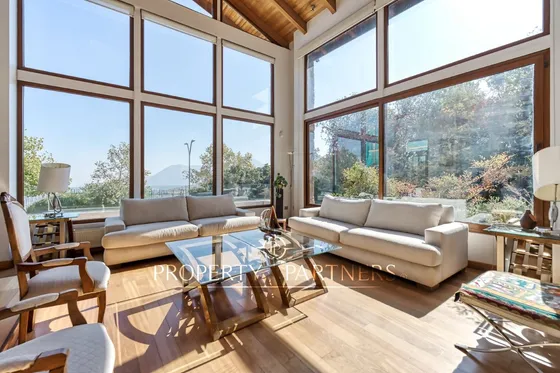 Gran Casa Con Amplios Espacios Y Vista Despejada, ...