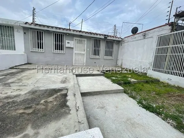 Casa En Excelente Ubicacion En Cabudare, Cerca De Super Mercados, De Colegios, Centro Comerciales,