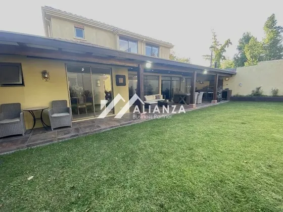 Casa Remodelada Sector Tranquilo 4d Jardin Amplio Seguridad