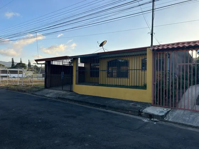 Se Alquila Casa En Residencia El Sesteo 1, San Ramón.