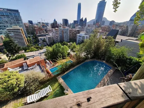 Casa En Venta De 5 Dorm. En Las Condes