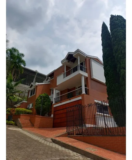Venta Casa El Poblado, Cola Del Zorro, Cerca Al Ces