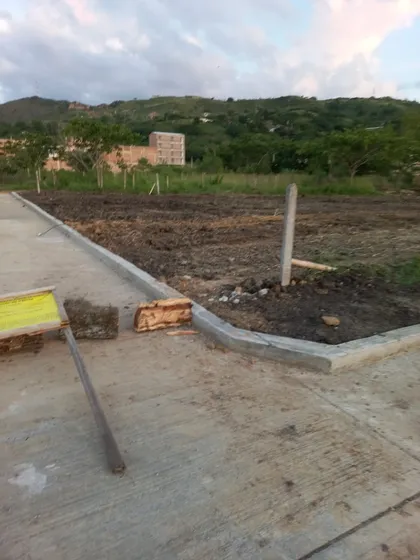 Vendo Lote Esquinero 210mts, Buga, 2 Puntos De Acueductos 