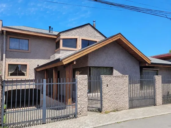 Casa En Venta De 5 Dorm. Dentro De Los Angeles