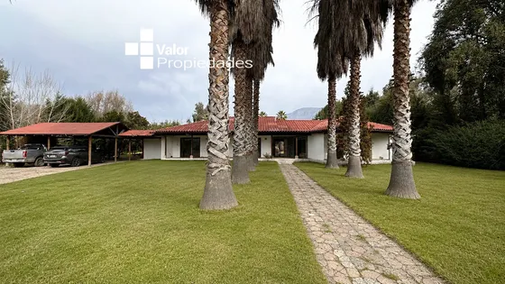 Parcela Con Casa, Piscina/ Quincho, Frente A Parque Y Laguna