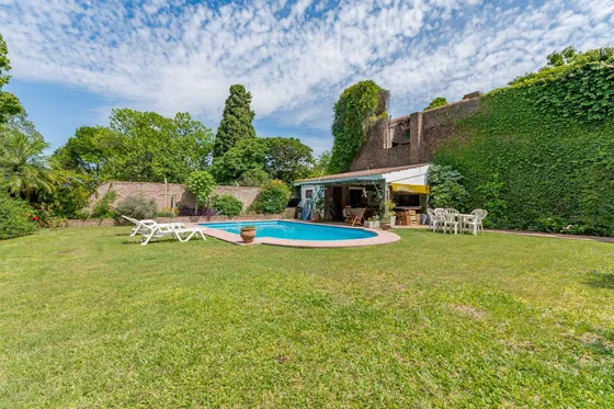 Venta - Casa - 3 Dormitorios - Cochera, Jardín Y  Pileta  - Fisherton, Rosario.