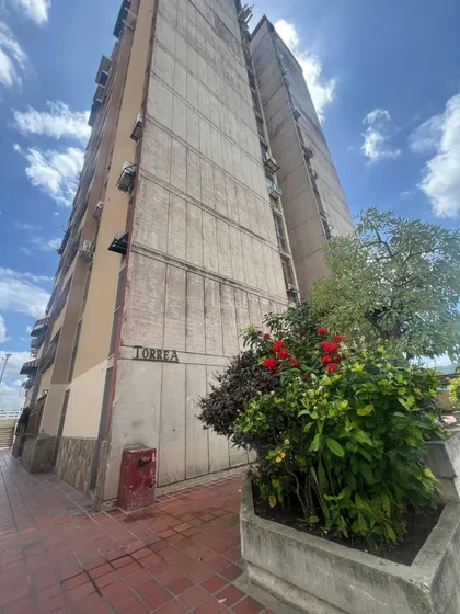 T.r. Vende Apartamento Con Planta 50% En La Avenida Andres Eloy Blanco. Valencia  Cod. 287983