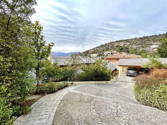 Casa En Arriendo De 6 Dorm. En Lo Barnechea
