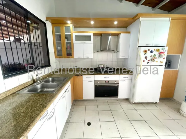 Maria E. Vende Casa Fresca Con Acabados Delicados Y Elegante Lista Para Habitar!! En La Morenera, Lara#25-15230*