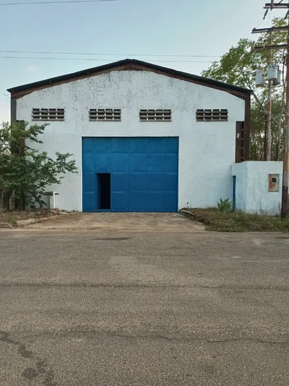 Atlantis Brsca Ofrece En Alquiler Galpón Con Terreno En Los Pinos