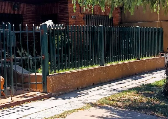 Venta Casa  2 Amb J.c.paz Gran Parque Y Cochera