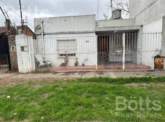 Casa En Ph 4 Ambientes A Reciclar. Apto Credito!!!