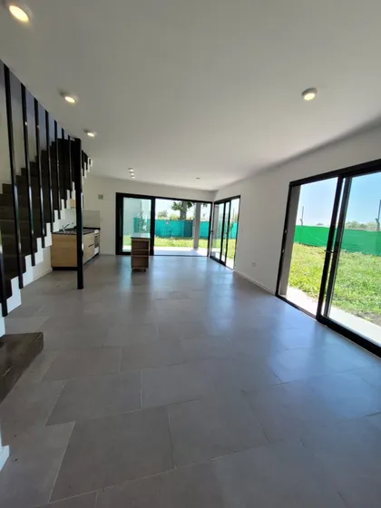 Cantisano Propiedades Vende Casa A Estrenar En City Bell, Barrio  Robles De Bell, Muy Buena Calidad De Construcción!!