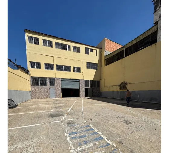 En Venta Galpon Comercial Ubicado Cerca Del Periferico, 1.000 Mts, Sirve Para Mayoristas