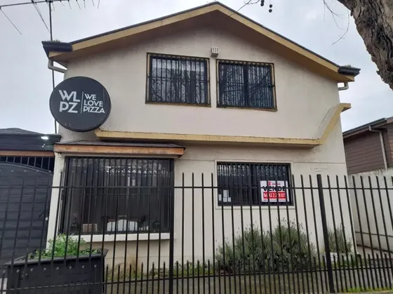 Casa En Venta En Calle Itata, A Una Cuadra De Av. Ecuador.