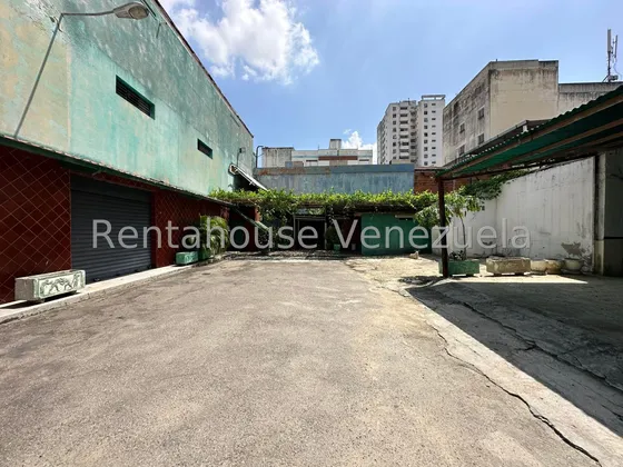 Potencial Negocio En Venta En El Centro Maracay 25-8053 Irrr