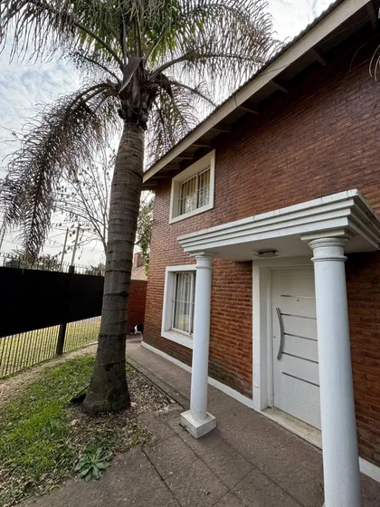 Casa En Venta - 3 Dormitorios 2 Baños - Cochera - 450mts2 - Del Viso