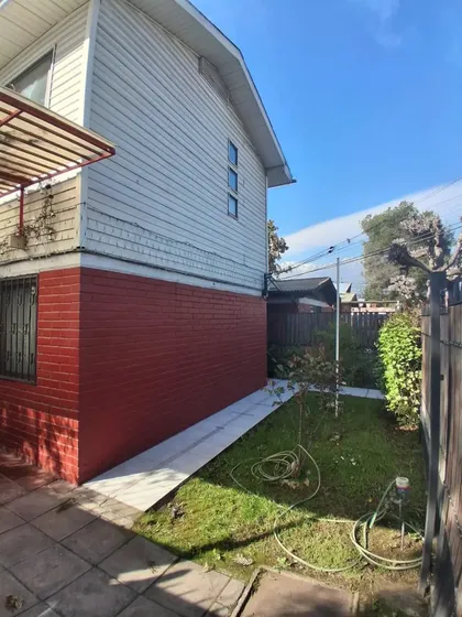 Casa En Venta De 3 Dorm. 3 Baños En La Florida