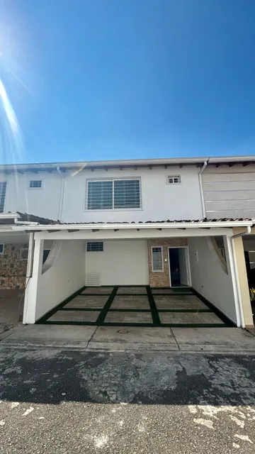 Encantadora Casa En Venta En La Urb Portal De La Castellana 