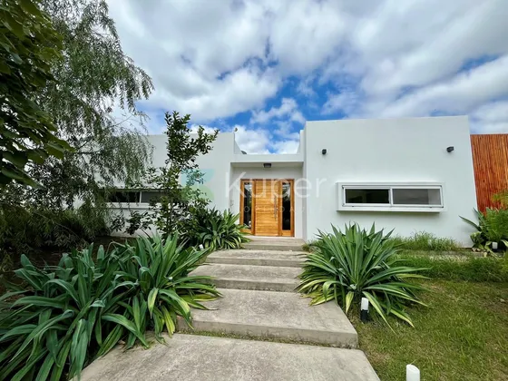 Casa  En Venta, Lote Interno, Pileta, Alvear De Benavidez, Tigre