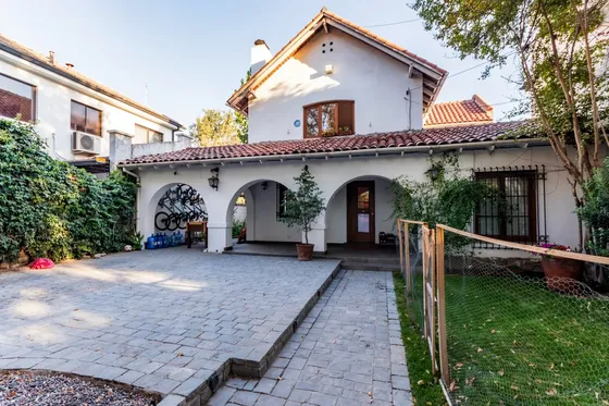 Espectacular Casa En Vía Regina - 293m2 Construidos
