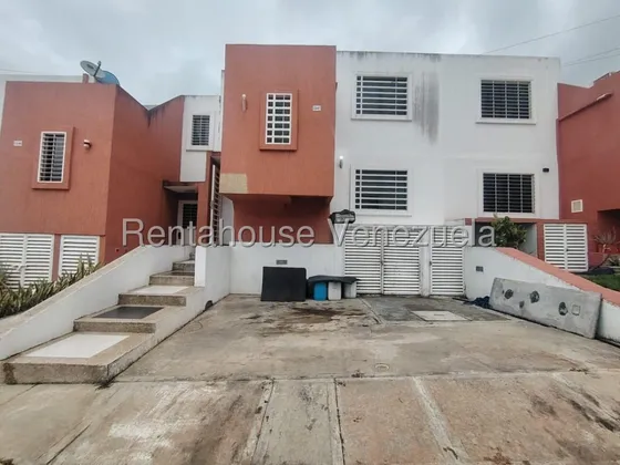 Hermoso Y Confortable Townhouse En Venta En La Urbanizacion La Mora Cabudare, Lara Cod 25 -24774  Tk Katty Vasquez