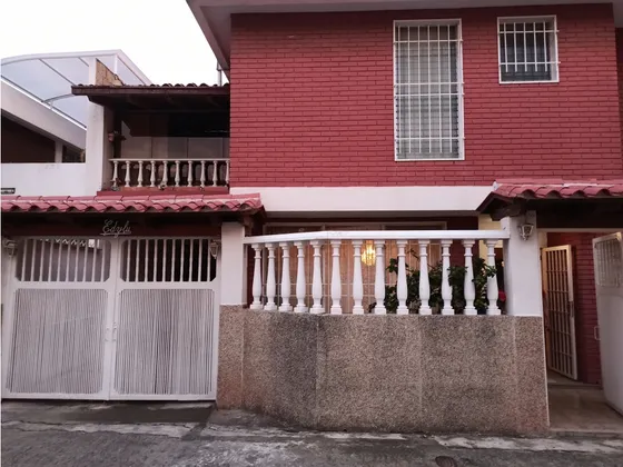 Se Vende Casa 197m2 4h/3b/4p El Marques 0202  