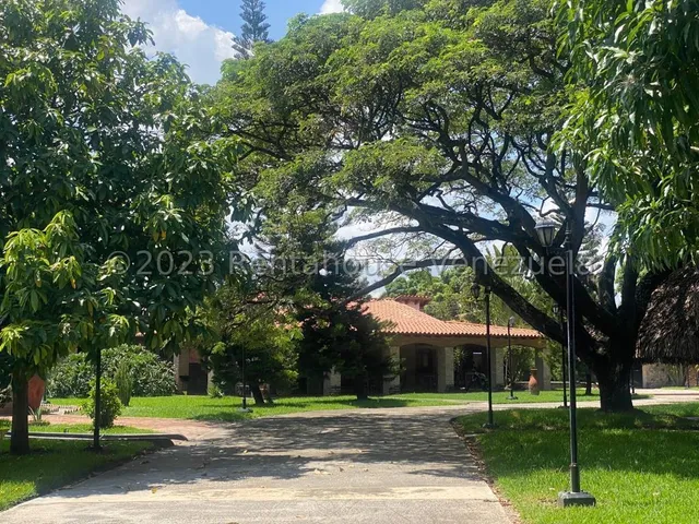 Casa En Venta Ubicada En Flor Amarillo Valencia Carabobo 24-8345, Eloisa Mejia