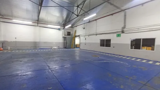 Bodega De 1.400 Metros En Barrio Industrial