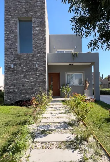 Casa En  Venta Lagoon Pilar- Permuta 