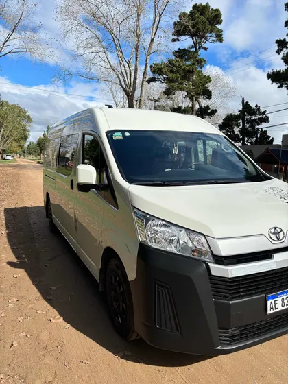 Toyota Hiace 2.8 Tdi Furgón 6at L2h2 3a 5p