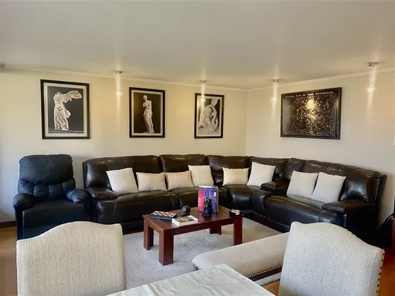 Departamento En Arriendo De 2 Dorm. En Vitacura