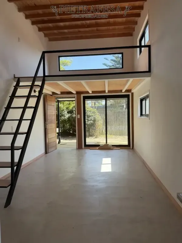 Casa En Alquiler, 1 Dormitorio, 1 Baño, Patio, Cochera. Solymar. · Foto 1