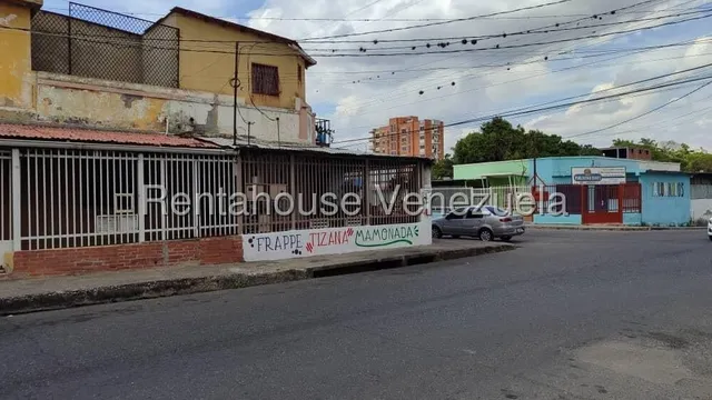 Julian Galindez Vende Casa Comercial En Zona Centro Este Barquisimeto  #25-19816