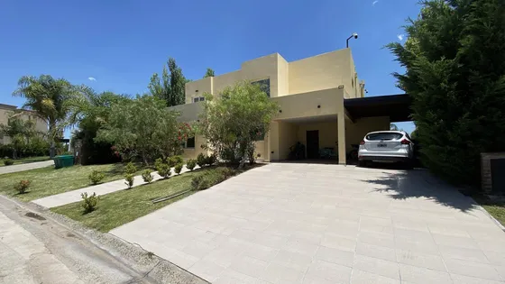 Casa En San Sebastian Area 5 Al Lago - Escriturable