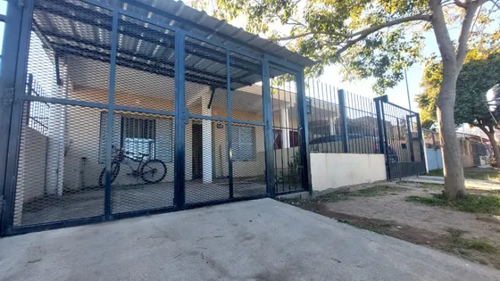 Dos Propiedades A La Venta Con Ingreso Independiente Cada Una En Malvinas Argentinas, Córdoba