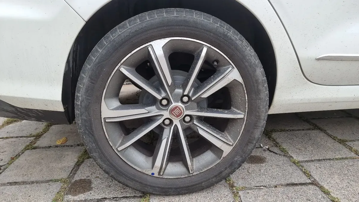 Fiat Cronos 1.8 16v Precision At6505968322675353609