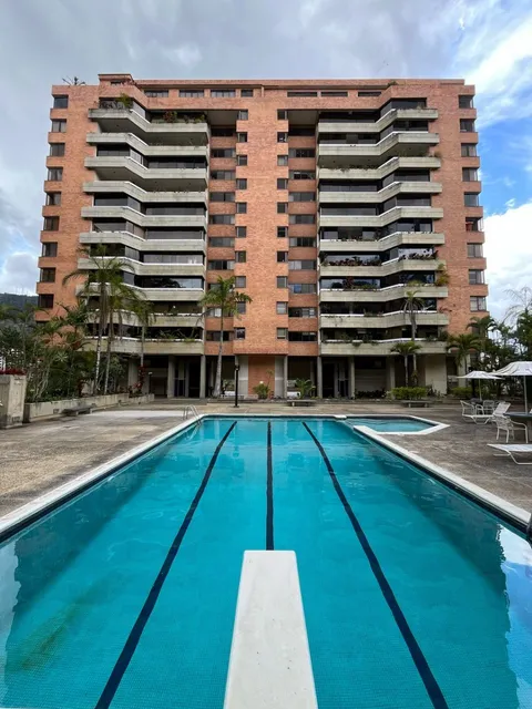 Se Alquila Y Vende Apartamento Actualizado De 200 M2 Ubicado En Calle Ciega Cerrada Con Vigilancia En La Urbanización Las Esmeraldas, Municipio Baruta