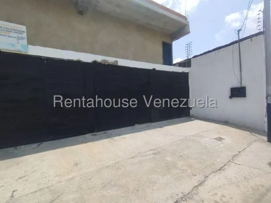 María Gabriela Martínez Alquila Excelente Local Comercial En El Centro-oeste De Barquisimeto, Piso De Cerámica, Vía De Alto Tráfico Vehicular Y Peatonal, 
