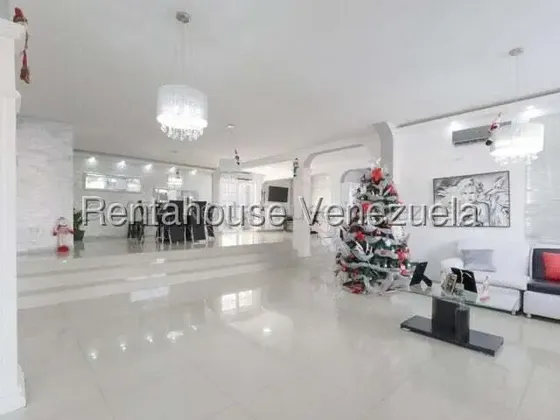 María Reyes Vende Espectacular Casa En El Este De La Ciudad Con 630 Mts2 Distribuidos Con Muy Buen Gusto Con Acabados De Primera Con Piscina Y Parrillero #mls: 25-16978