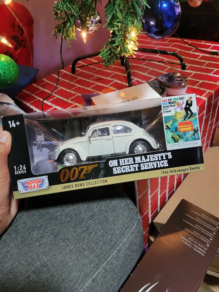 Compra el Auto Volkswagen Beetle 1966 de James Bond | Escala 1:24 | Motor Max – Adhek Perú