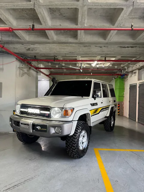 Toyota Land Cruiser Machito
