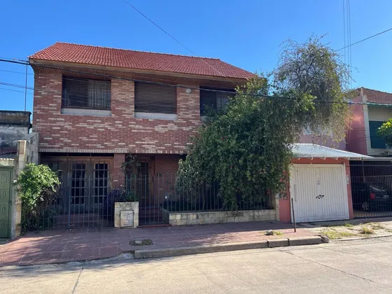 Casa En Venta De 4 Ambientes Apta Crédito, Lanús O