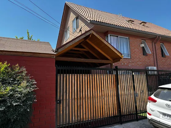 Se Arrienda! Preciosa Casa Ubicada En Altos De Quilicura