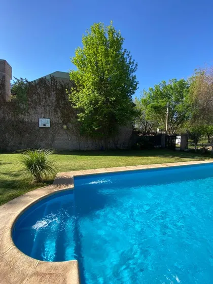 Dueño Vende Casa En Funes A Dos Cuadras De Don Mateo Frente A Una Plaza (acepto Otra Propiedad En Parte De Pago) Muy Solida, Mucho Sol
