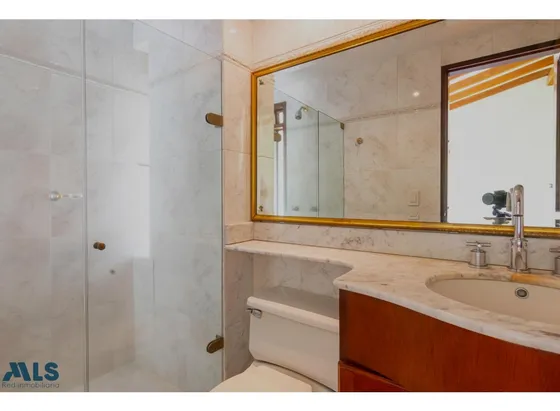 Amplia Casa Con Espacios Generosos En Sector De La...(mls#248242)