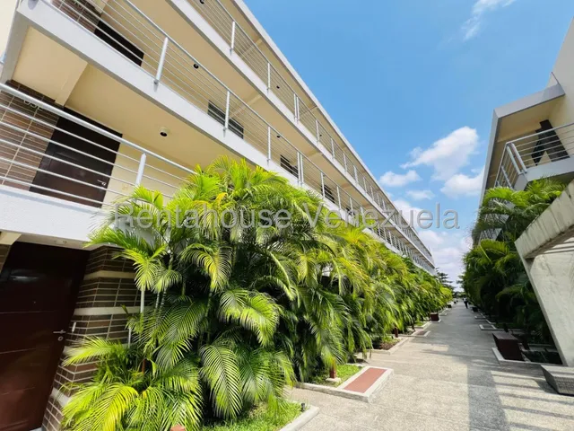 Maria E. Vende Precioso Y Completamente Amoblado, Con Cocina Moderna Y Baños Remodelados!!  Apartamento En Colinas Del Viento, Lara#25-22398**